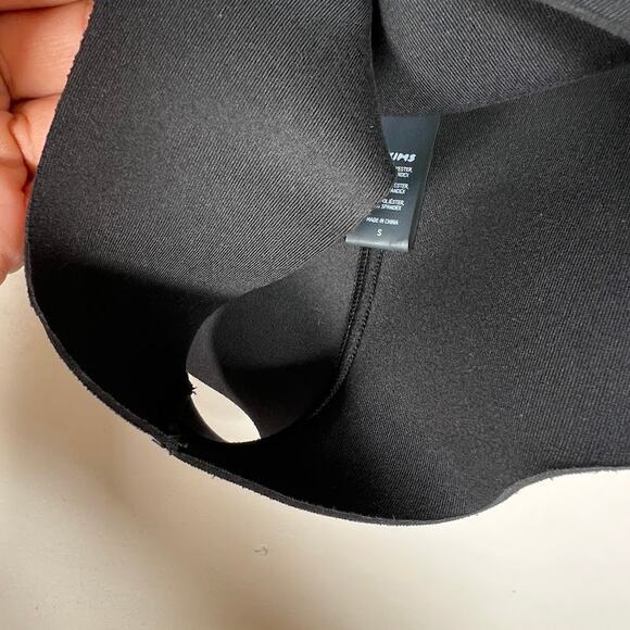 SKIMS rubberized scuba bikini set - Picture 14 of 15